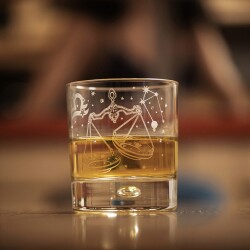 Зодия Везни – чаша за уиски