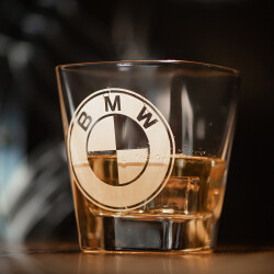 Лого на BMW - чаша за твърд алкохол