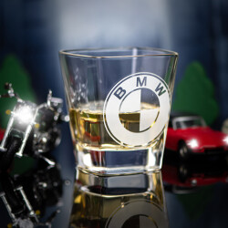 Лого на BMW - чаша за твърд алкохол