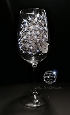 Паун – чаша за вино