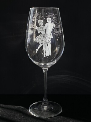 Заря на любовта – чаша за вино