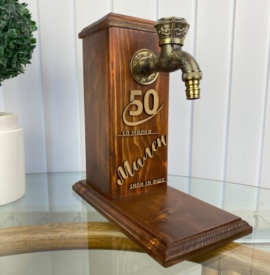 Дървен диспенсър за алкохол за Юбилей