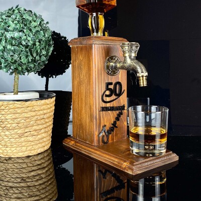 Дървен диспенсър за алкохол за Юбилей