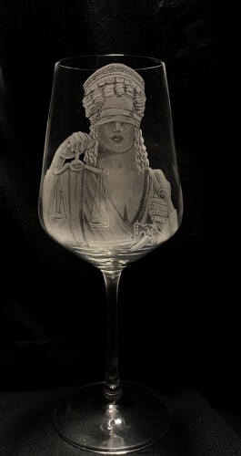Богинята Темида – чаша за вино