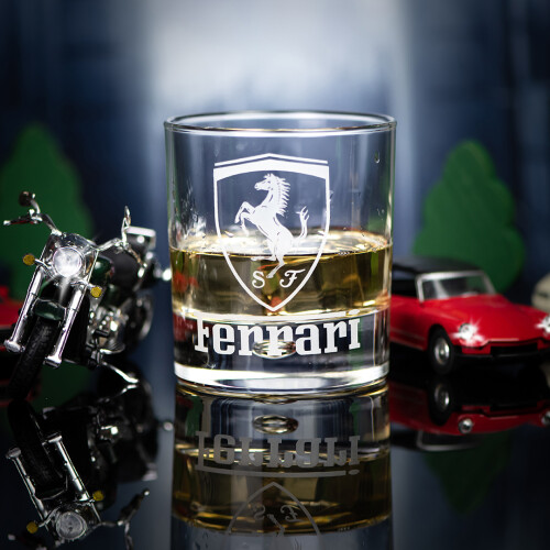 Лого на FERRARI - чаша за твърд алкохол